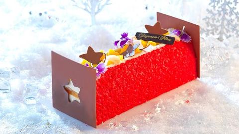 Sheng Dan Lao Ren, escale exotique au Vietnam : génoise, croustillant chocolat blanc au sésame noir, fourrage exotique et litchis, mousse vanille-coco-gingembre -  (Crédit photo) CSM France / Studio Pygmalion